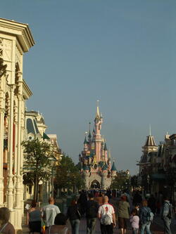 disneyland-paris 43292355275 o