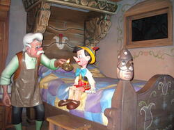 disneyland-paris 44149333972 o